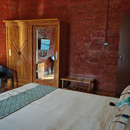 Stone Casa By Vgh 4Bhk Villa With Swimming Pool Mahābaleshwar Exteriör bild